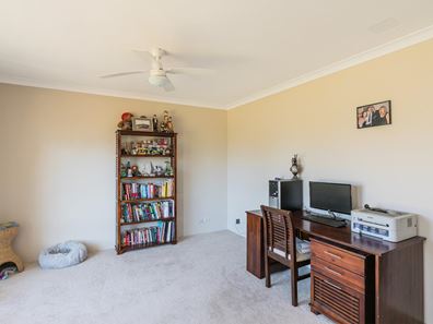8 Caliso Court, Warnbro WA 6169