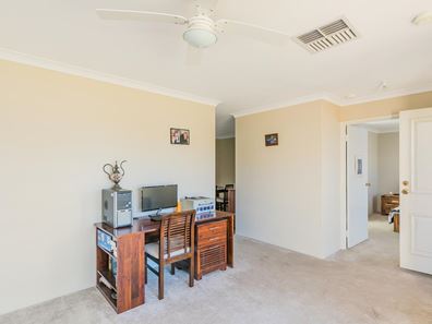 8 Caliso Court, Warnbro WA 6169