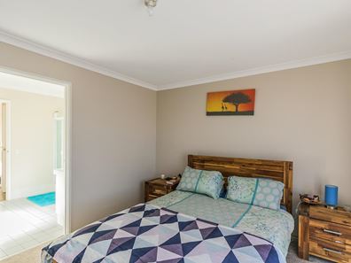 8 Caliso Court, Warnbro WA 6169