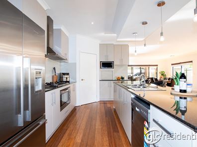 52 Macquarie Boulevard, Hammond Park WA 6164