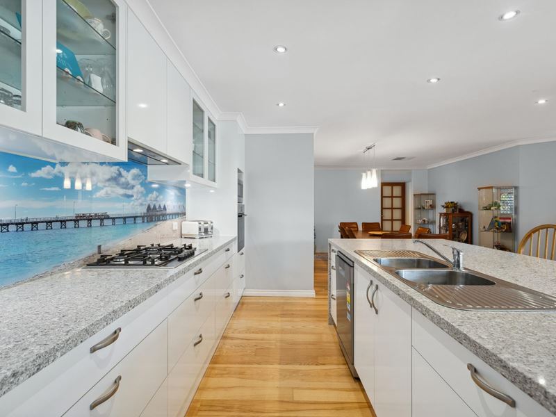 21 Kurrat Elbow, South Guildford WA 6055