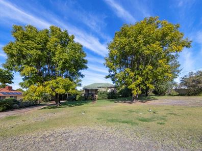 44 Broadway, Embleton WA 6062