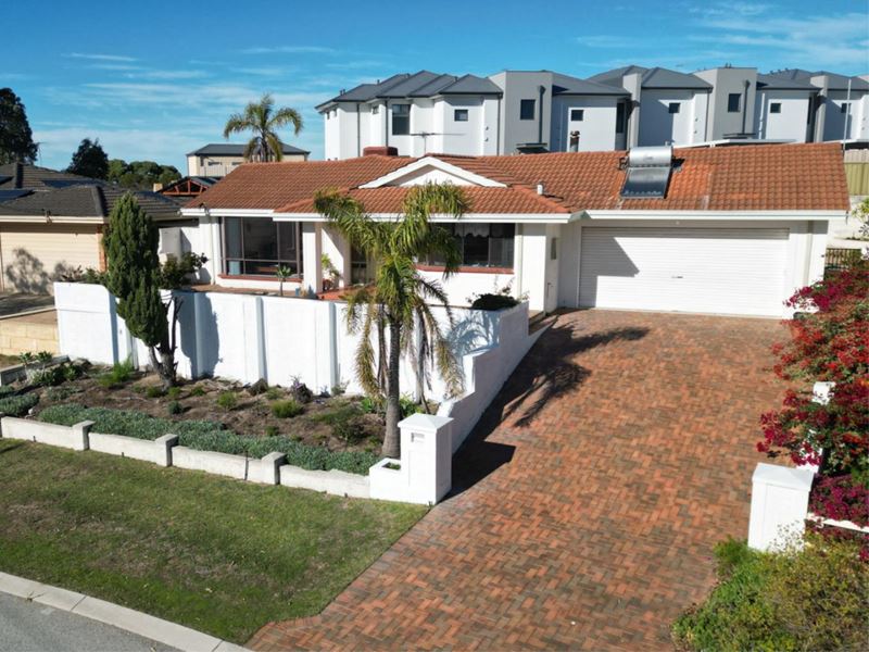 15 Moorpark Avenue, Yanchep WA 6035