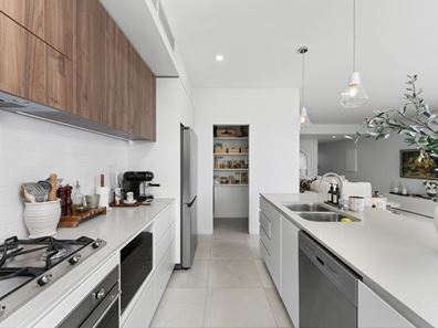 16 Maraboo Loop, North Coogee WA 6163