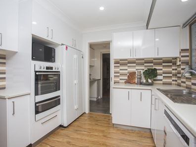 70 Wallangarra Drive, Bedfordale WA 6112