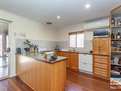 17 Railway Road, Clackline WA 6564