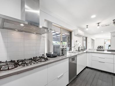 15 Diamantina Way, Rockingham WA 6168