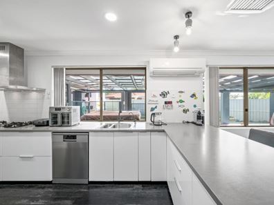 15 Diamantina Way, Rockingham WA 6168