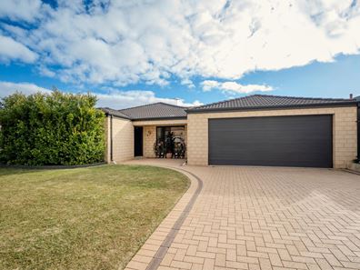 15 Ostend Parade, Mindarie WA 6030