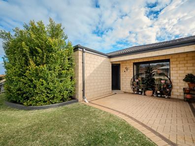 15 Ostend Parade, Mindarie WA 6030