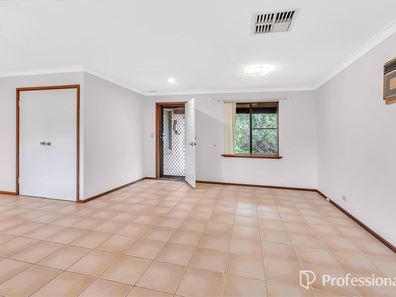 18 Beenan Close, Karawara WA 6152