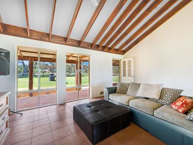 36 Longva Road, Moresby WA 6530