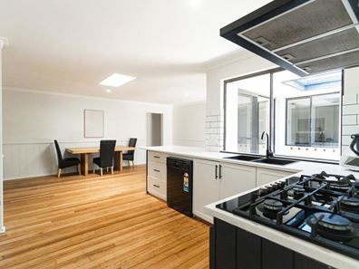 58 Glencoe Parade, Halls Head WA 6210