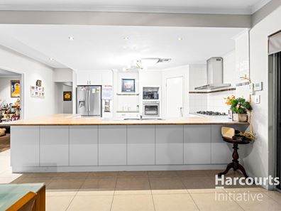 6 Kent Road, Marangaroo WA 6064
