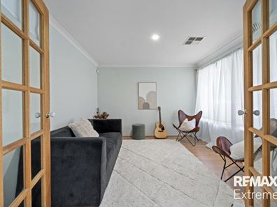 8 St Stephens Crescent, Tapping WA 6065