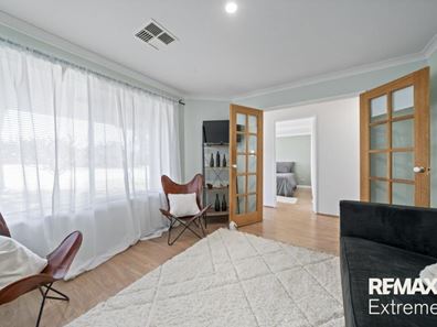 8 St Stephens Crescent, Tapping WA 6065