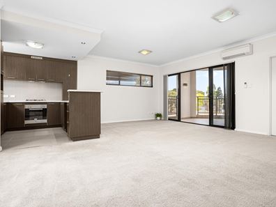 42/2 Stockton Bend, Cockburn Central WA 6164