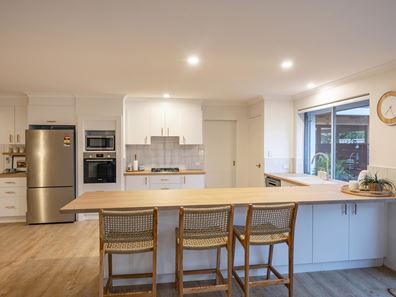 18 Amberley Loop, Dunsborough WA 6281