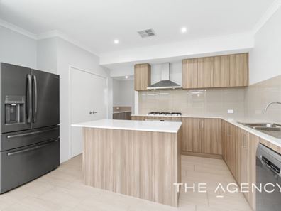 10 Lapis Road, Treeby WA 6164