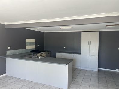 8 Longhurst Street, Narembeen WA 6369