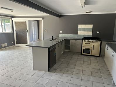 8 Longhurst Street, Narembeen WA 6369