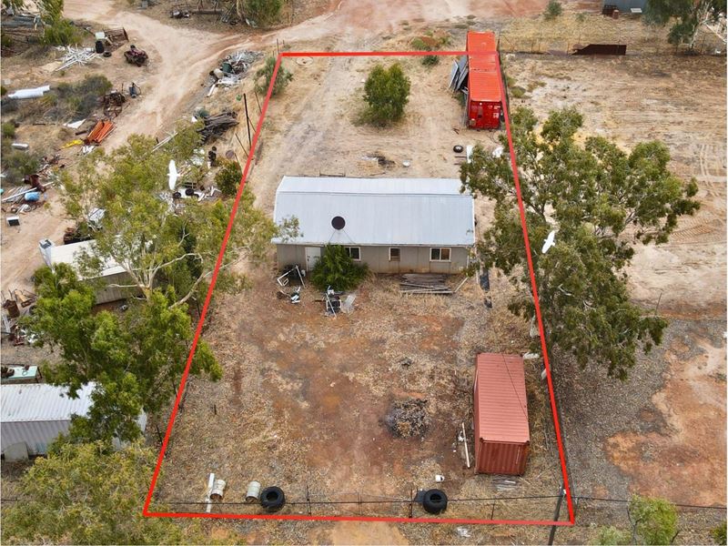 32 Commercial Road, Wongan Hills WA 6603