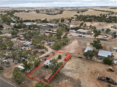 32 Commercial Road, Wongan Hills WA 6603
