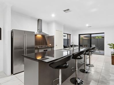7 Noir Way, Dayton WA 6055