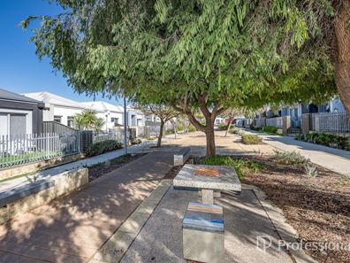 6 Lutea Lane, Jindalee WA 6036