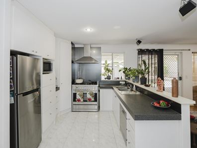 14 Cycas Court, Marangaroo WA 6064