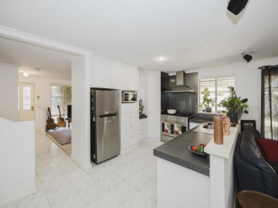14 Cycas Court, Marangaroo WA 6064