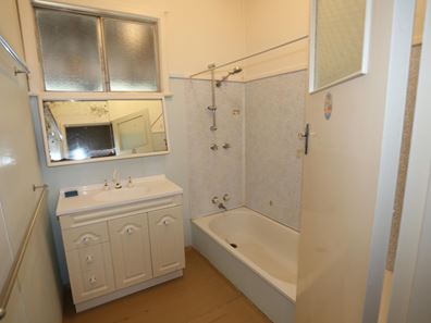 17 Redwood St, Kambalda East WA 6442