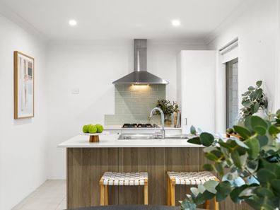 4 Molise Lane, Woodvale WA 6026