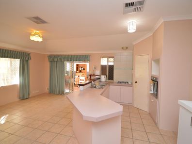 24 Earl Street, Wannanup WA 6210