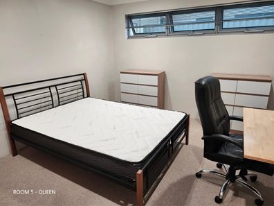 Room Only/22 Hollyford Parade, Butler WA 6036