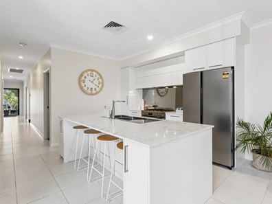 15 Musing Way, Aveley WA 6069