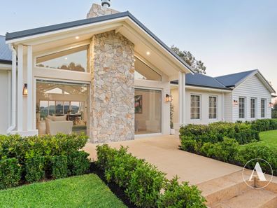 7 Winx Avenue, Darling Downs WA 6122