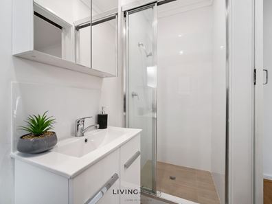 Room/4  37 Asteroid Way, Carlisle WA 6101
