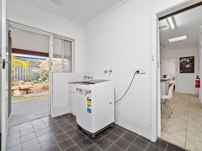 Room/4  37 Asteroid Way, Carlisle WA 6101