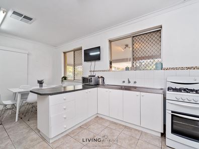 Room/4  37 Asteroid Way, Carlisle WA 6101