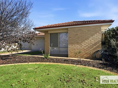 2A Cocos Grove, Kiara WA 6054