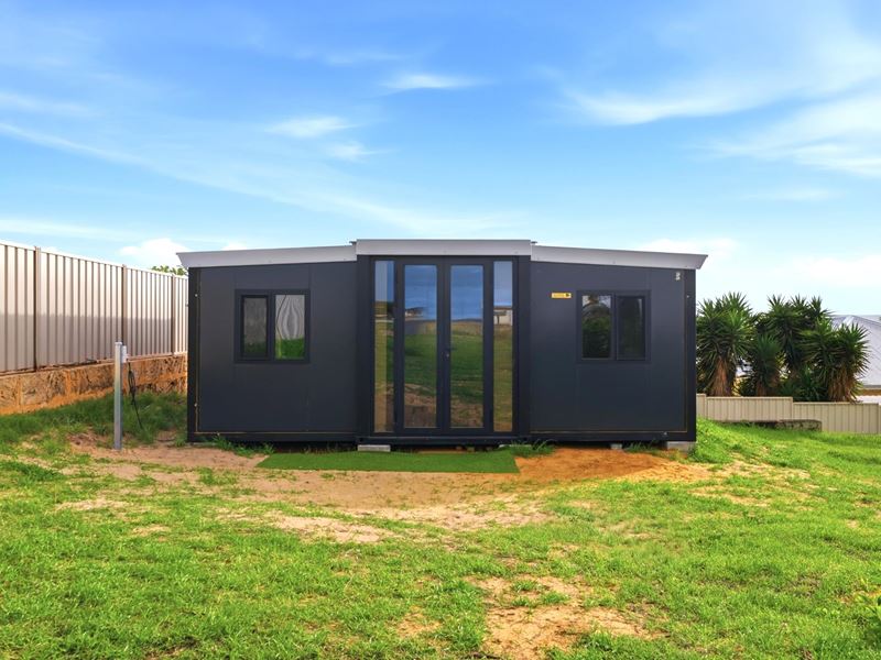 16 Shamrock Street, Wandina WA 6530