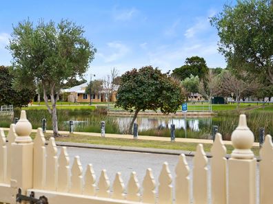 18 Rhapsody Close, Shoalwater WA 6169