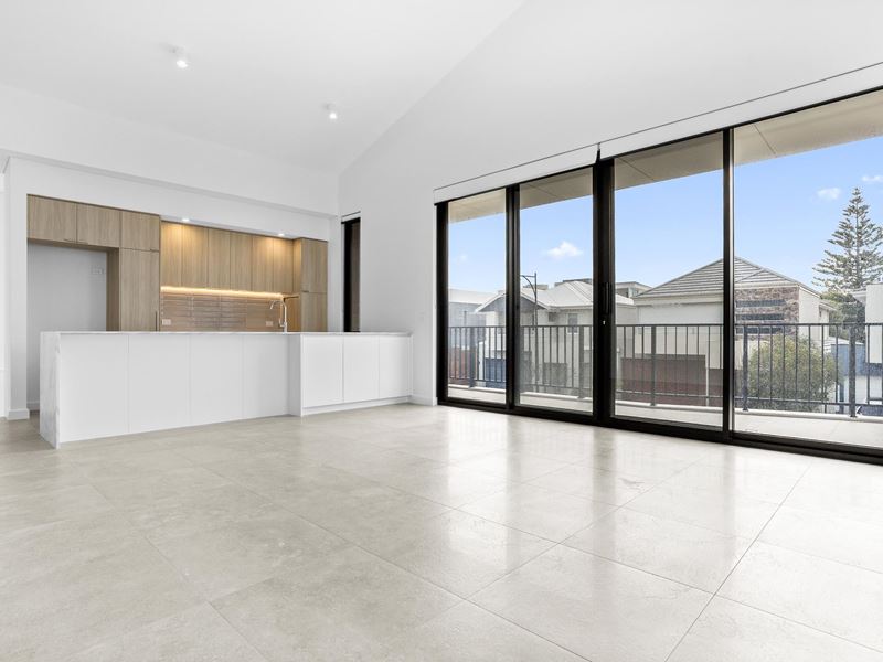 1/1 Enderby Close, North Coogee WA 6163