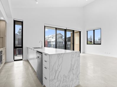 1/1 Enderby Close, North Coogee WA 6163