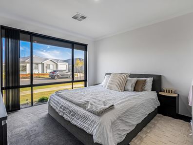 24 Leopard Road, Banksia Grove WA 6031