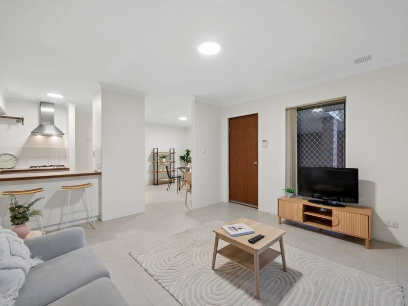 2/15 Pitt Street, St James