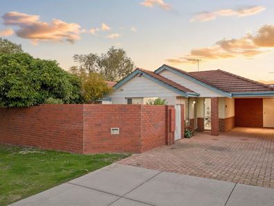 2/15 Pitt Street, St James WA 6102