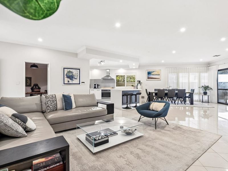 13 Hope Avenue, Salter Point WA 6152