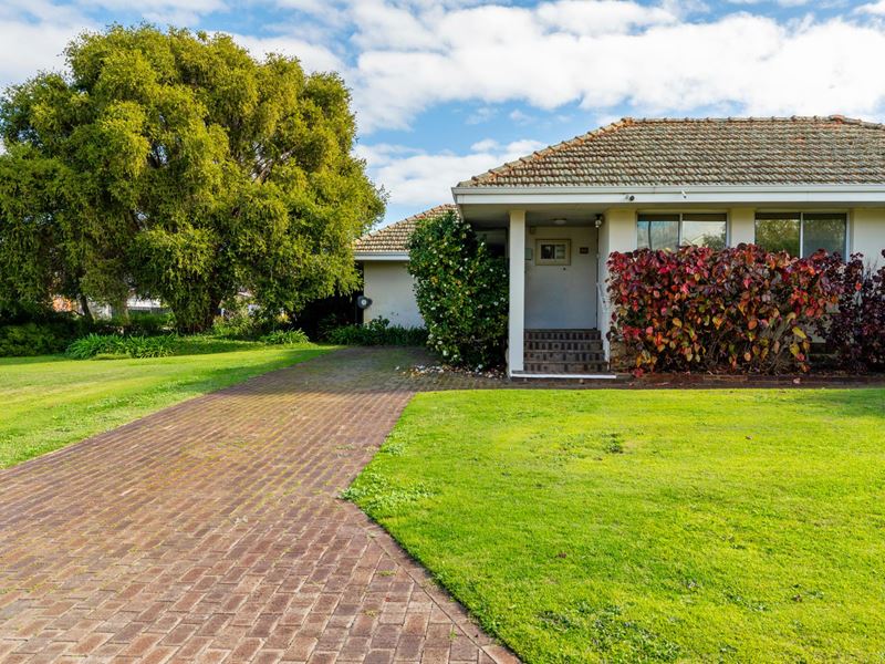 12 Unwin Crescent, Salter Point WA 6152